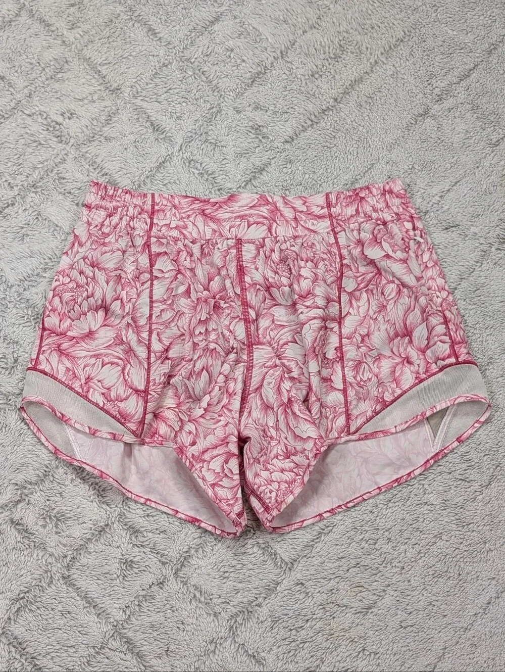 Lululemon Shorts Womens 8 Long Pink White Floral Bloom Hotty Hot Mid Rise 4”